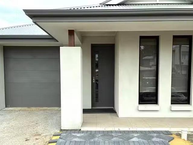 Unique 31A Petersen Crescent, Port Noarlunga, SA 5167