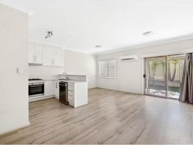 Deal! 3/1B Larkdale Crescent, O'halloran Hill House for rent.