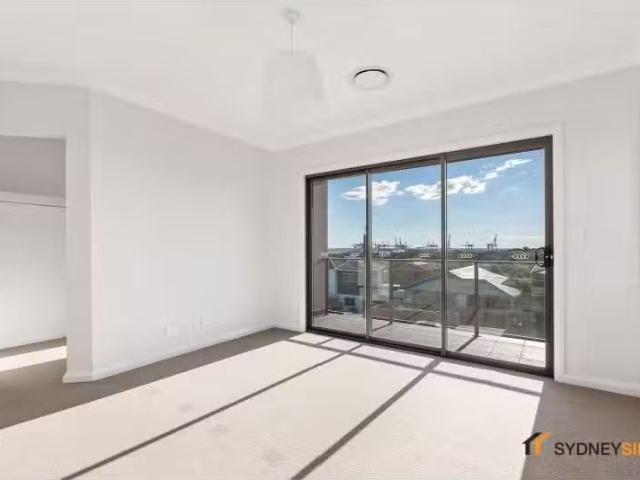 Cozy 31C Yarra Road, Phillip Bay House for rent Listed by Yig.