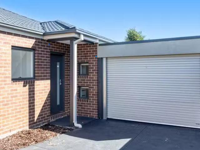 Unique 3/27 Baynton Ave, Sunshine North VIC 3020