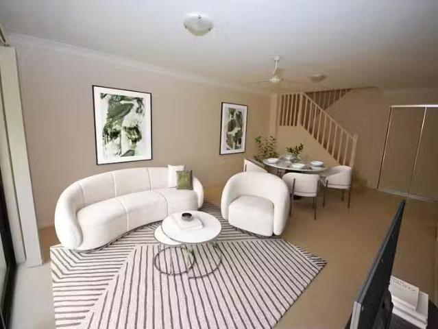 Nice 3/20 Marybeth Crescent, Molendinar, QLD 4214