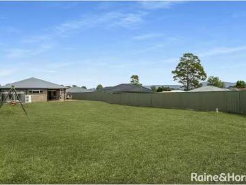 Cheap 33 Bendigo Circuit, NOWRA House for rent Listed by Bret.