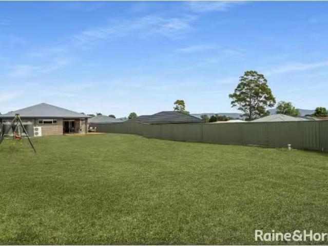 Cozy 33 Bendigo Circuit, NOWRA House for rent Listed by Brett.