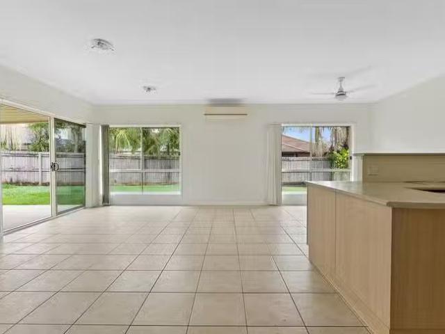 Just in! 33 Gardenia Parade, North Lakes, QLD 4509