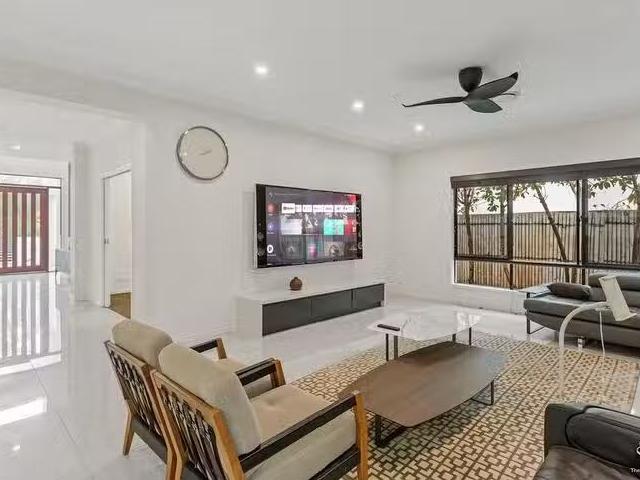 For Rent! 33 Peachtree Place, Stretton, QLD 4116