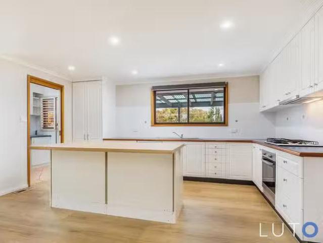 Just in! 33 Pitcairn Street, Evatt, ACT 2617