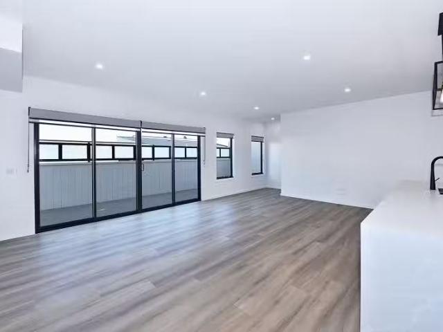 Just in! 3/442 Buckley St, Essendon West VIC 3040