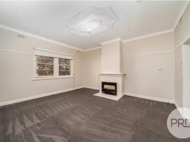 Cozy 340 Edward Street, Wagga Wagga House for rent Listed by.