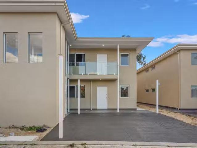 Unique 34/1 Tatham Road, South Yunderup, WA 6208