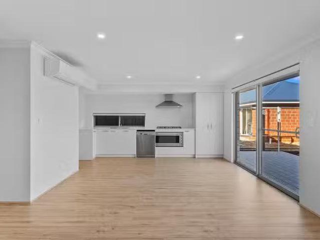 Unique 34 Caspar Road, Madora Bay, WA 6210