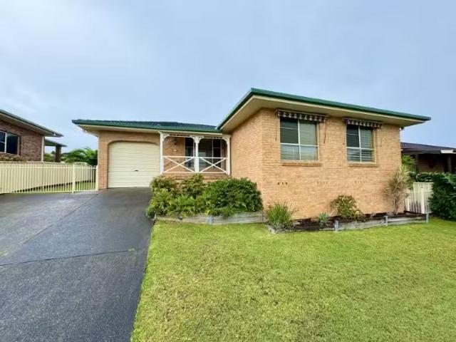 Just in! 34 Molong Road, OLD BAR House for rent Listed by Ren.
