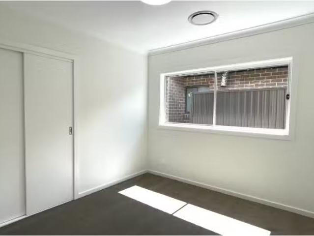 Cheap 34 Mercury Street, Leppington House for rent Listed by.