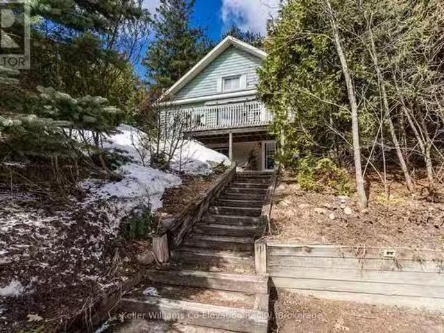 Cozy 352 Champlain Road, Penetanguishene, ON, L9M 1S4 house.