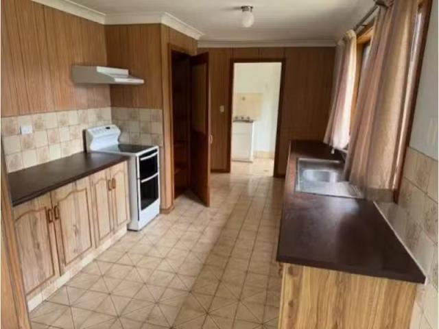 Cheap 35 Blaxland Avenue, Broke House for rent Listed by Sara.