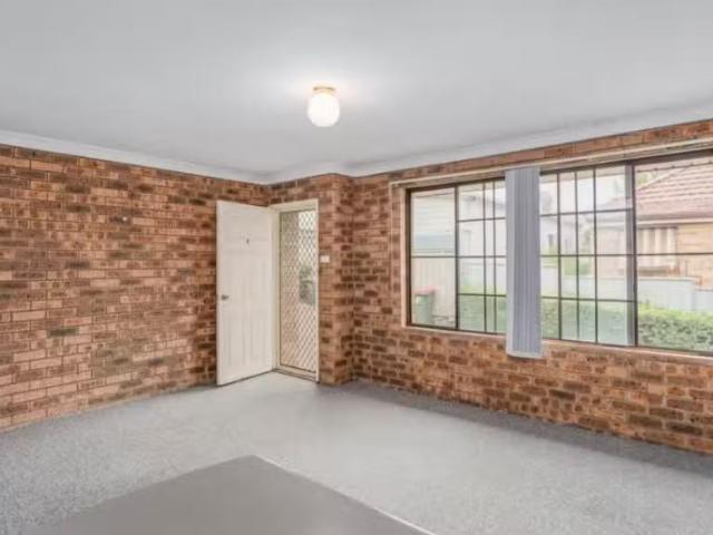 Unique 3/5 Fifth Street, North Lambton Apartment for rent Lis.