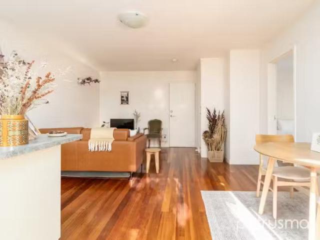 Rental! 3/5 Stowell Avenue, Battery Point Apartment for rent.