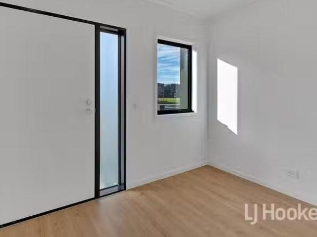 Nice 35 Phoenix Road, Altona North, VIC 3025