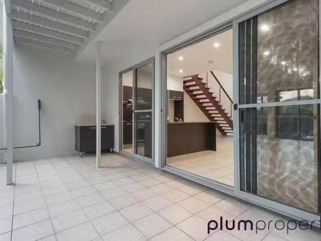 For Rent! 35 Waverley Road, Taringa, QLD 4068