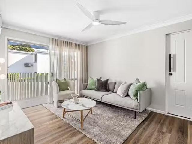 New 3/61 Shetland Street, Morningside, QLD 4170