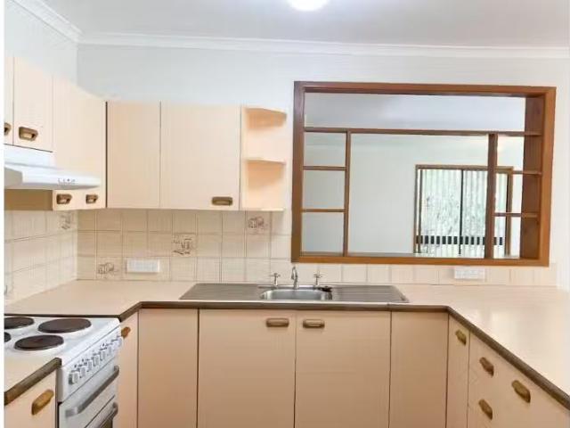 Nice 36 Kennedy Crescent, Denhams Beach House for rent Listed.