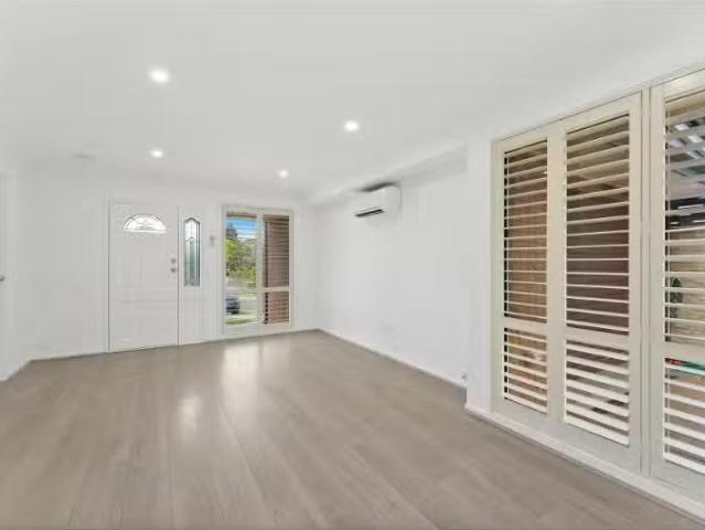 Cheap 36 Silverleaf Row, Menai House for rent Listed by Coope.