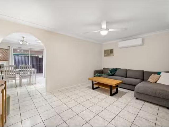 Cheap 3/6 Woodvale Close, PLUMPTON Apartment for rent Listed.