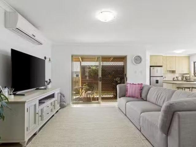 For Rent! 37 Hinchliffe Drive, Kearneys Spring, QLD 4350