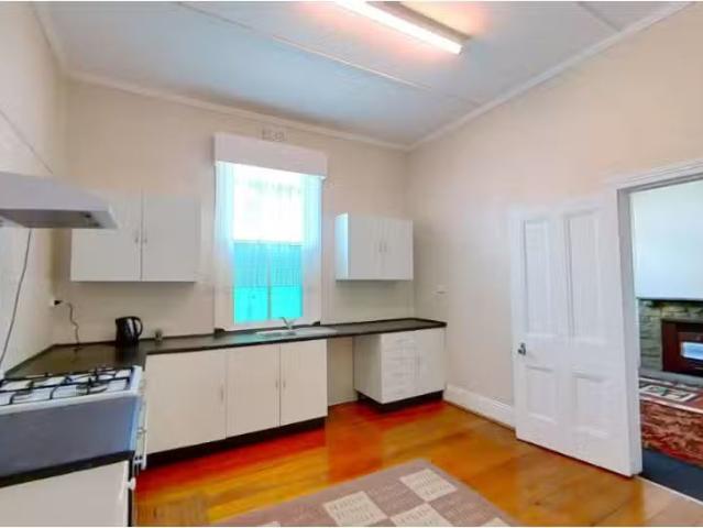 Unique 38 Everton Street, Hamilton House for rent Listed by L.