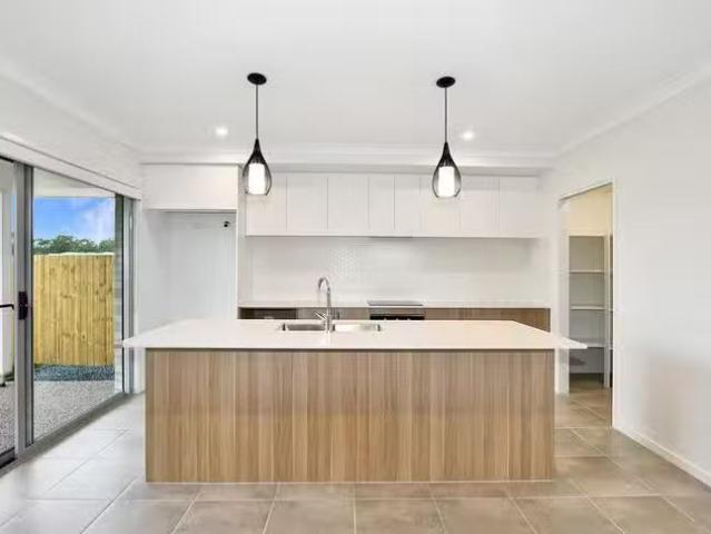 Charming 38 Spinel Crescent, Collingwood Park, QLD 4301