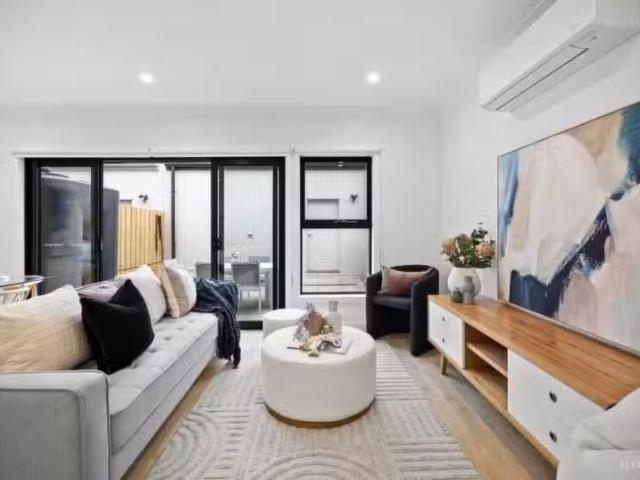 Charming 38 Thompson Dr, Wantirna VIC 3152 House For Lease
