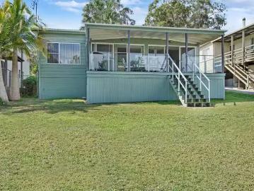 Brightwaters, Awaba - Fireplace, Parking