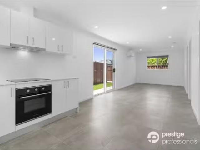 Cozy 38a Sadleir Avenue, SADLEIR House for rent Listed by Fon.