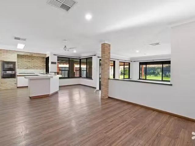 Cozy 39 Oaklands Avenue, Halls Head, WA 6210