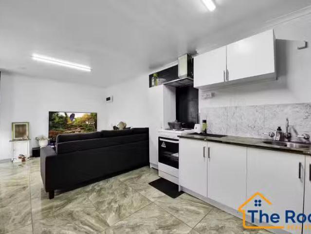 Deal! 39 Mc Kechnie Street, St Albans VIC 3021