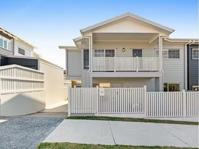For Rent! 39 Noela Street, Coorparoo Townhouse for rent Liste.