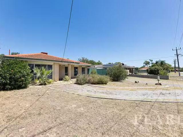 Charming 7 Watsonia Street, Maddington, WA 6109