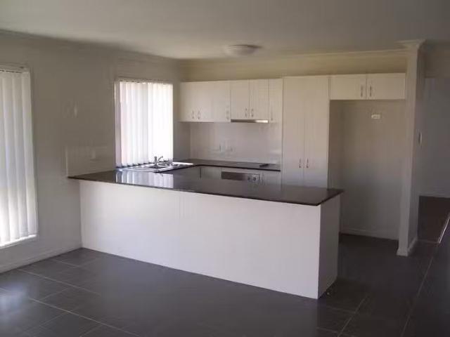 Unique 7 Dear Place, Bellmere, QLD 4510