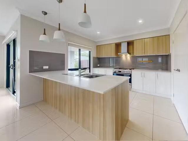 Charming 7 Harborough Street, BRIDGEMAN DOWNS, QLD 4035 Hous.