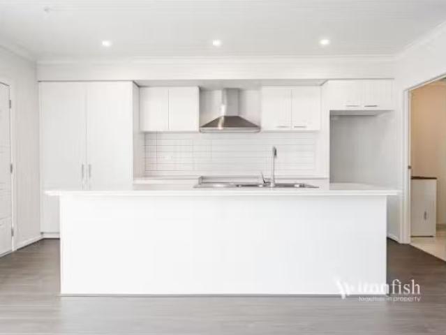 Cheap 7 Khan Boulevard, Clyde North Townhouse for rent Listed.