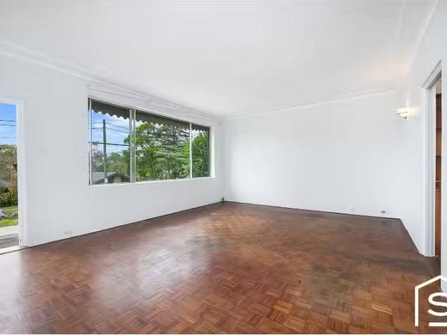 Deal! 7 Mc Callum Avenue, East Ryde House for rent Listed by.