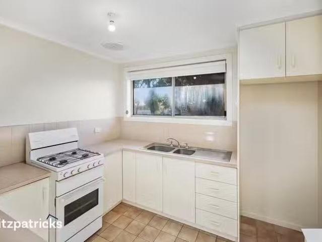Unique 7 Matheson Place, Estella, NSW 2650