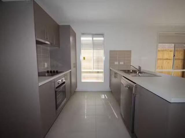 Nice 7 Maynard Street, Silkstone, QLD 4304