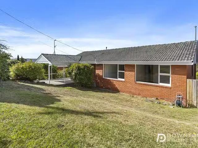 Just in! 7 Mirool Place, Moonah, TAS 7009