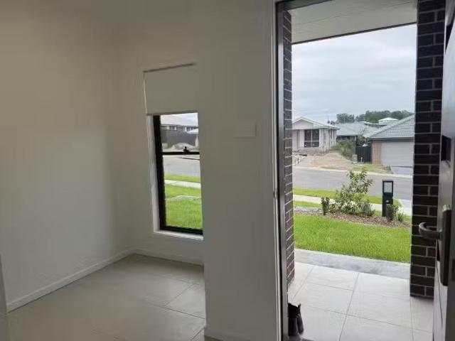 Just in! 7A Font Hill Drive, FARLEY House for rent Listed by.