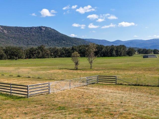 UNIQUE 40 HECTARE LIFESTYLE LAND WITH BUILDING ENTITLEMENT