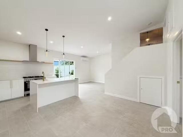 Cozy 40 Lusitania Street, Newtown, QLD 4305