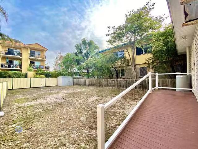 Cozy 40 Peerless Avenue, Mermaid Beach, QLD 4218