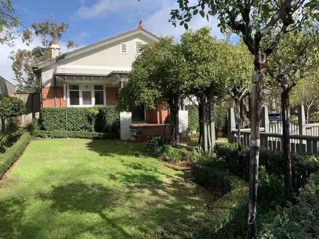Cozy 40 Windsor Crescent, Surrey Hills, VIC 3127