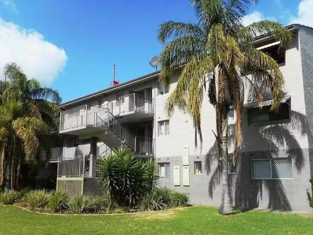 Unique 41/40 Reynolds Way, Withers, WA 6230