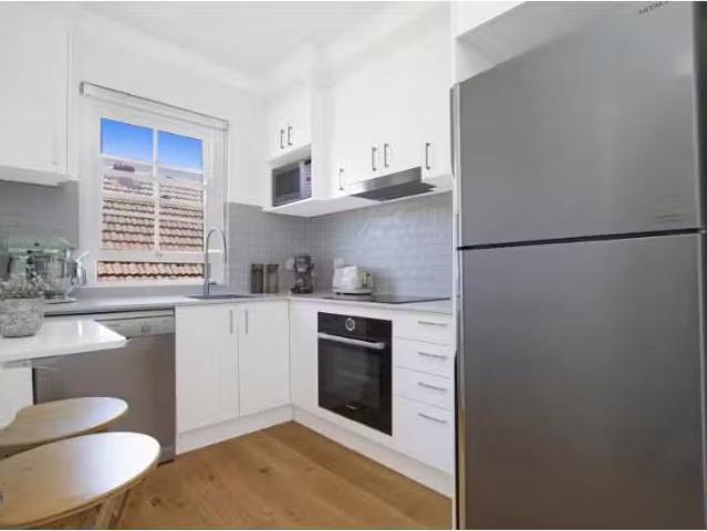 Cheap 4/174 Coogee Bay Road, Coogee Apartment for rent Listed.
